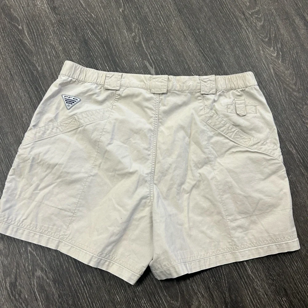 Columbia Men’s PFG Khaki Beige Outdoor Activities Cargo shorts. Size XXL - Picture 5 of 9
